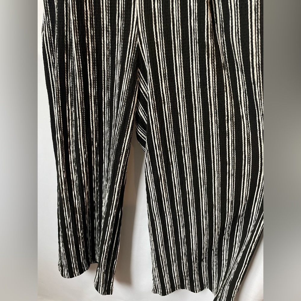 Jumpsuit with pockets - Picture 2 of 5